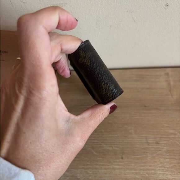 Authentic Louis Vuitton monogram case - Picture 3 of 6